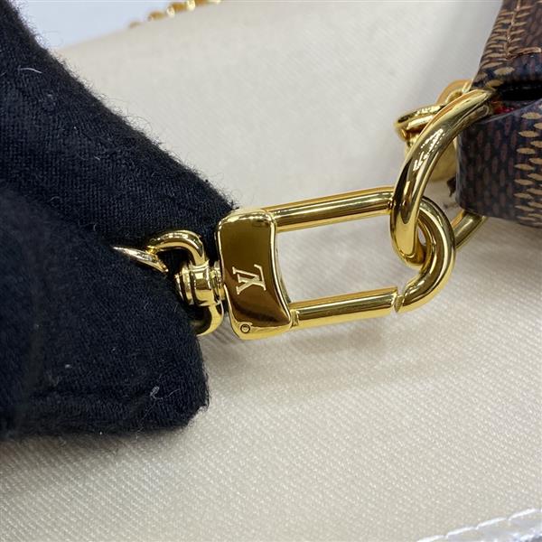 2026122105440621 580